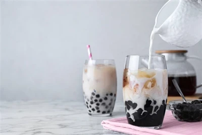¿Puedo hacer té con leche con crema?
